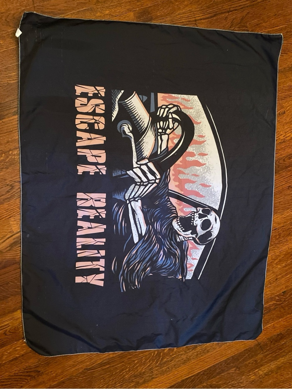 V! 36” Skeleton Escape Reality Pattern Wall Tapestry Wall Hang Halloween Decor i